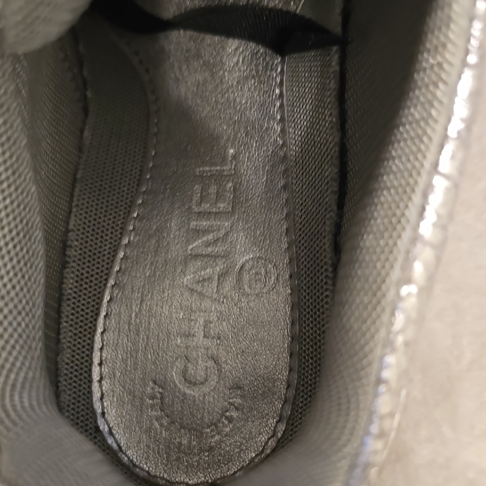 CHANEL Metallic Silver Sneakers with Navy Accents - Picture 4 of 13